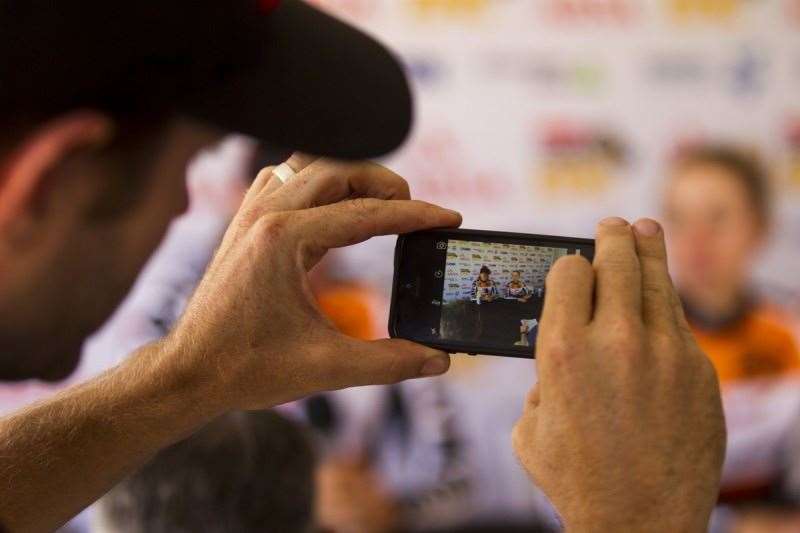 Team Manager Nic Lamond takes a photo of his team riders Annika Langvad & Ariane Kleinhans 