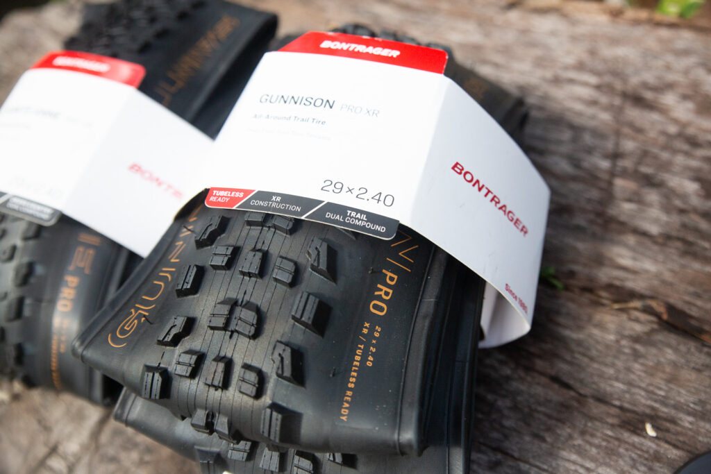 Bontrager Gunnison Pro XR has classic 2-3-2 tread pattern arrangement