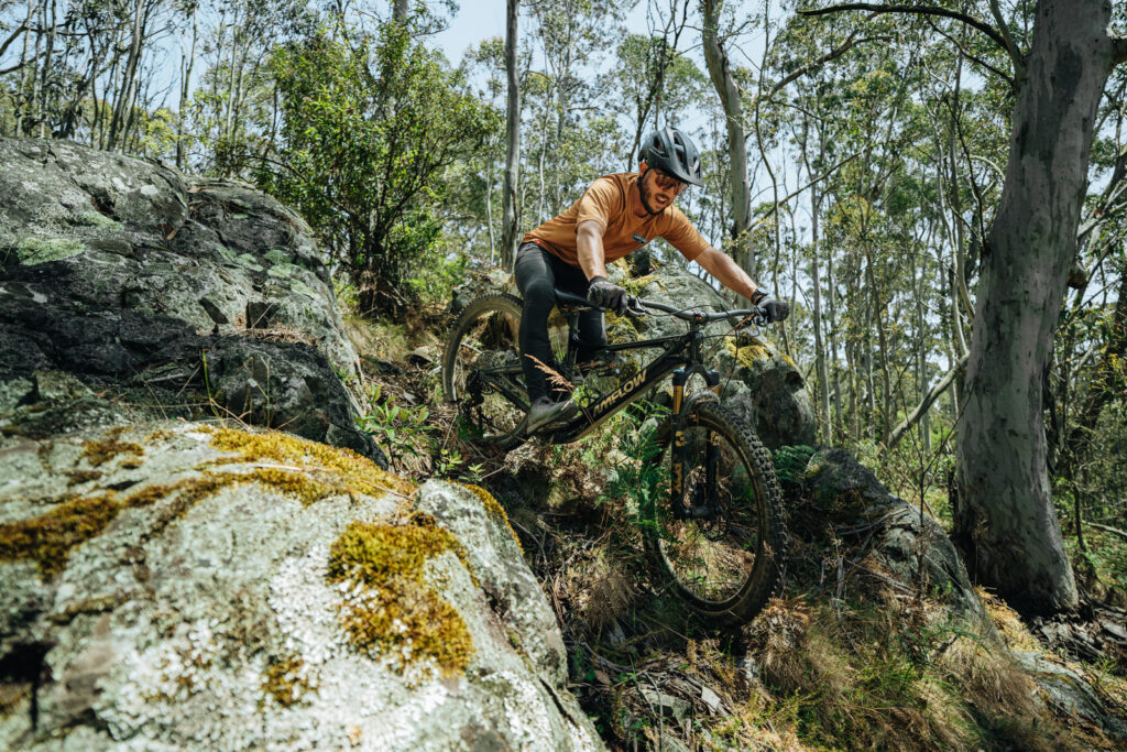 Ryan Walsch riding the Amflow PL Carbon downhill